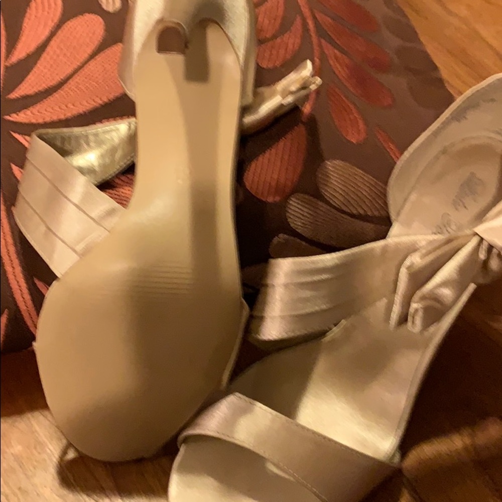 Shoes - Picture 2 of 4